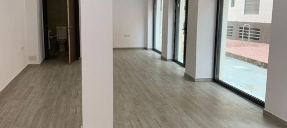 52m² Commercial property in Guardamar del Segura, Spain No. 184614 7