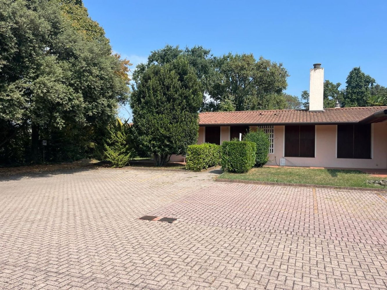 160m² Office in Istrana, Italy No. 344407