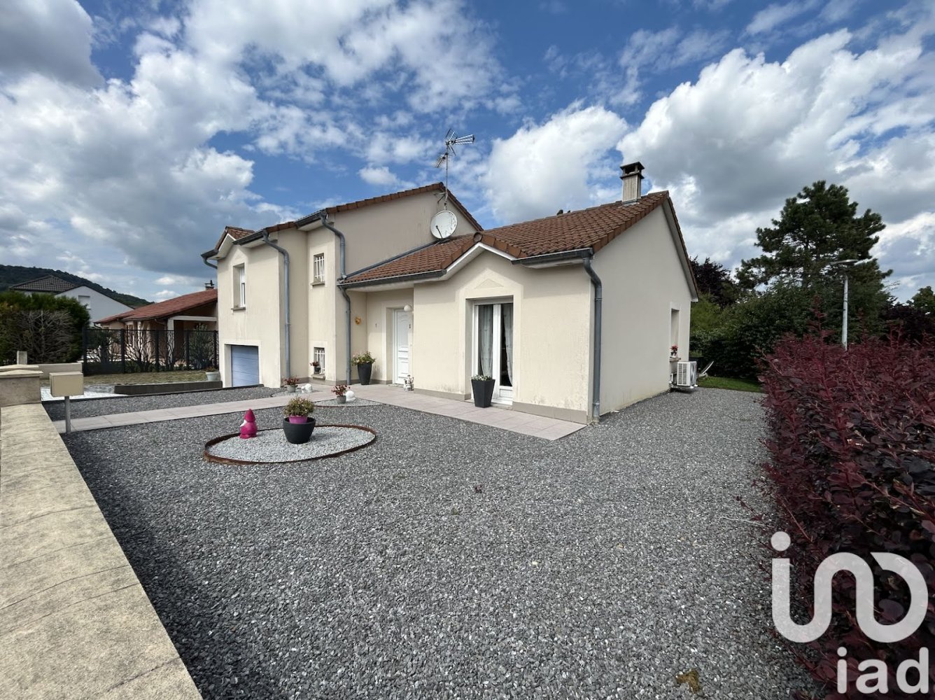 3 bedrooms House in Entrange, France No. 300104