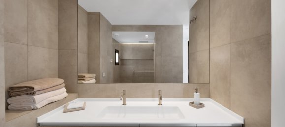 3 bedrooms Apartment in Nueva Andalucia, Spain No. 2482 5