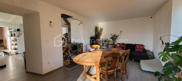 4 Schlafzimmer Haus in Saint-Hilaire-de-la-Cote, France, Nr. 201547 3