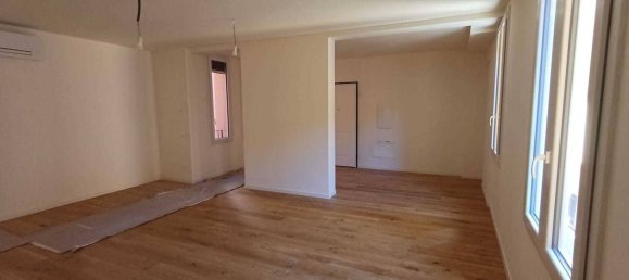 3 bedrooms Apartment in Bologna, Italy No. 318911 2