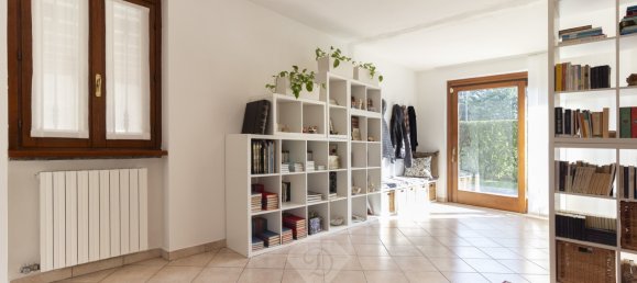 Вилла с 3 спальнями в Сумираго, Италия № 85157 19