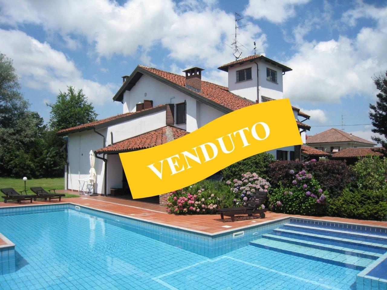 4 rooms Villa in Novara, Italy No. 163069