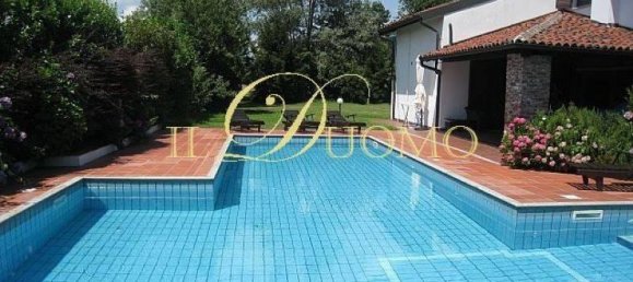 4 rooms Villa in Novara, Italy No. 163069 2