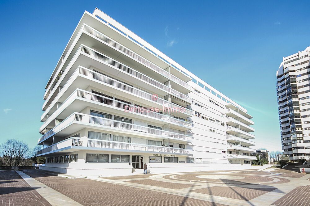 1 bedroom Apartment in Creteil, France No. 165148