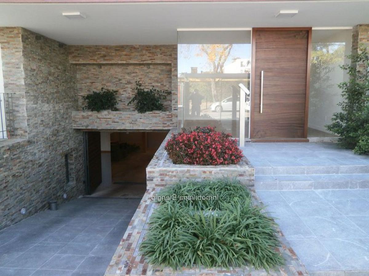 2 bedrooms Apartment in Montevideo, Uruguay No. 5292