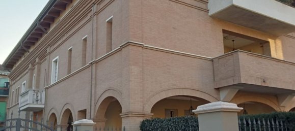 Apartamento T9 em Reggio Emilia, Italy N.º 325261 3