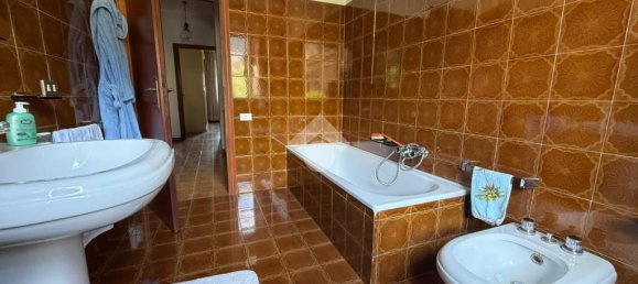 Apartamento de 3 dormitorios en Gubbio, Italy No. 361638 14