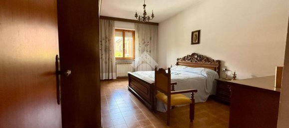 Apartamento de 3 dormitorios en Gubbio, Italy No. 361638 18