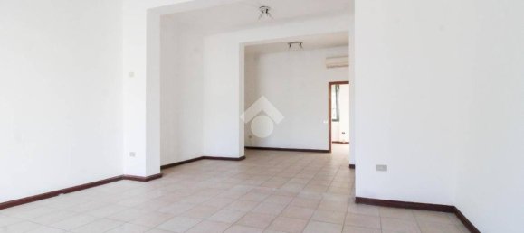 2-salle Propriété commerciale à Capriolo, Italy No. 15340 3