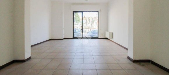 2-salle Propriété commerciale à Capriolo, Italy No. 15340 6