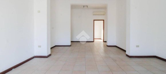 2-salle Propriété commerciale à Capriolo, Italy No. 15340 5