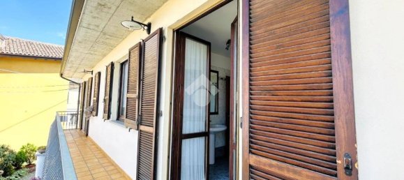 3 bedrooms House in Bressana Bottarone, Italy No. 372652 9