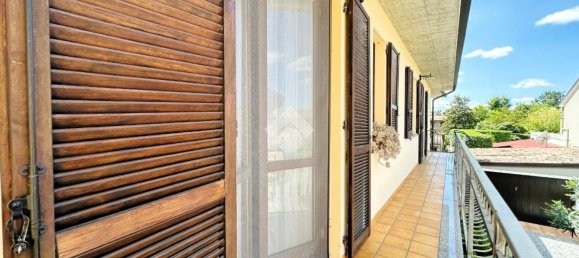 3 bedrooms House in Bressana Bottarone, Italy No. 372652 8