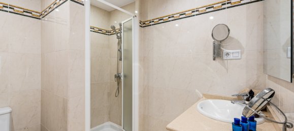 Apartamento de 3 dormitorios en Marbella, Spain No. 270291 30