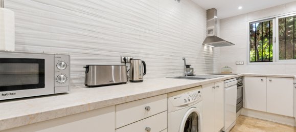 Apartamento de 3 dormitorios en Marbella, Spain No. 270291 25