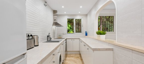 Apartamento de 3 dormitorios en Marbella, Spain No. 270291 24