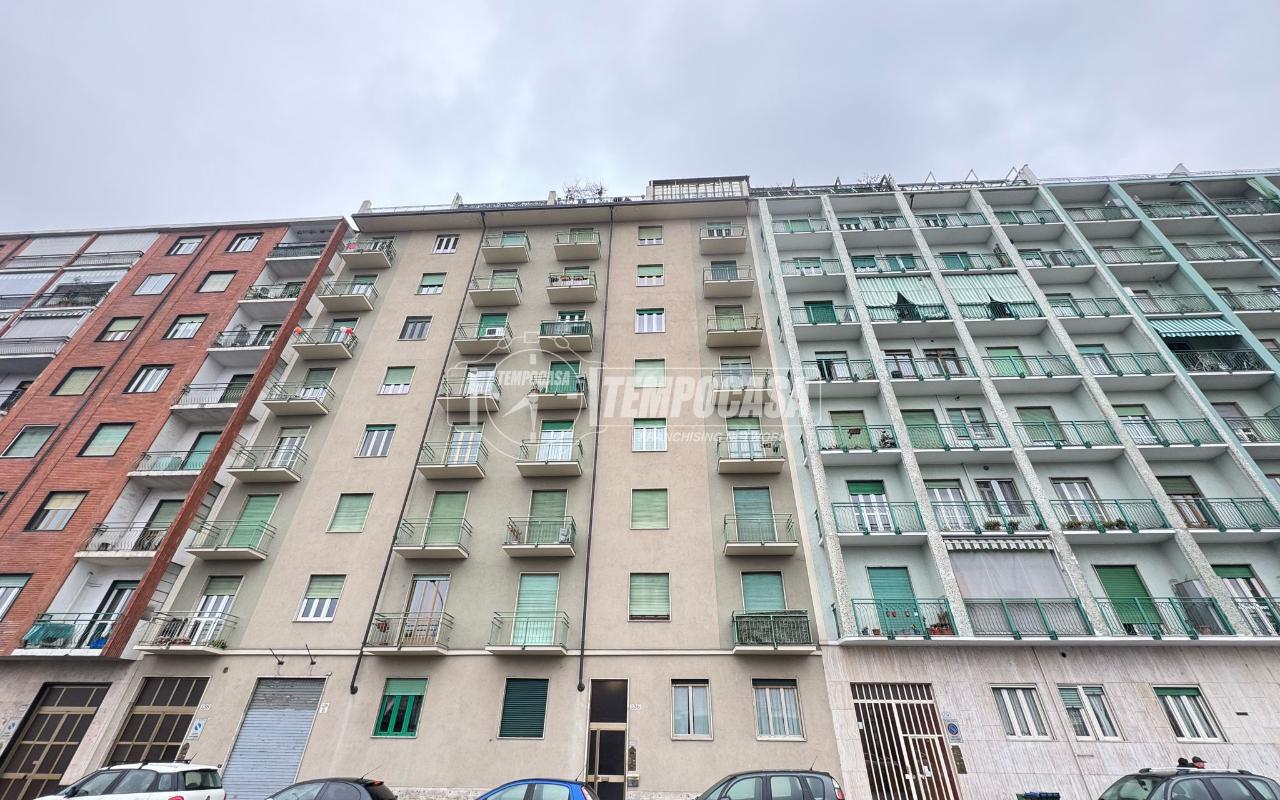 3 rooms Apartment in Turin, Italy No. 11618