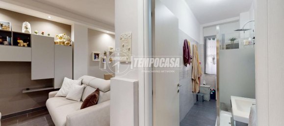 3 rooms Apartment in Turin, Italy No. 11618 4