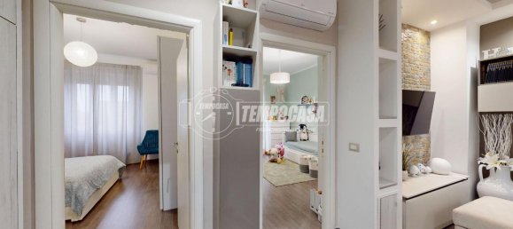 3 rooms Apartment in Turin, Italy No. 11618 3