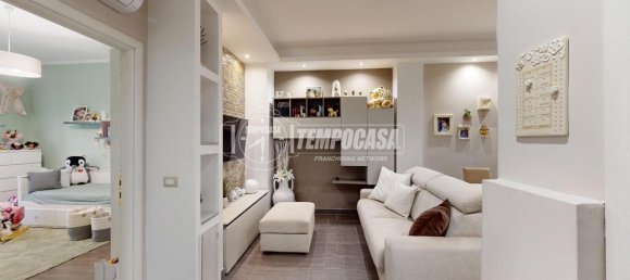 3 rooms Apartment in Turin, Italy No. 11618 2