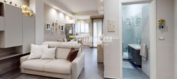 3 rooms Apartment in Turin, Italy No. 11618 6