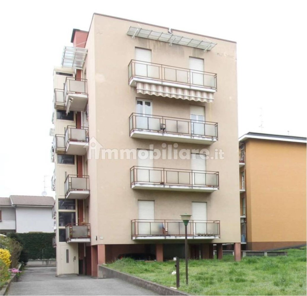 Apartamento de 2 dormitorios en Como, Italy No. 53048