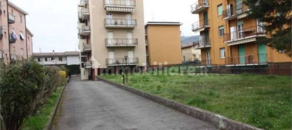 Apartamento de 2 dormitorios en Como, Italy No. 53048 28