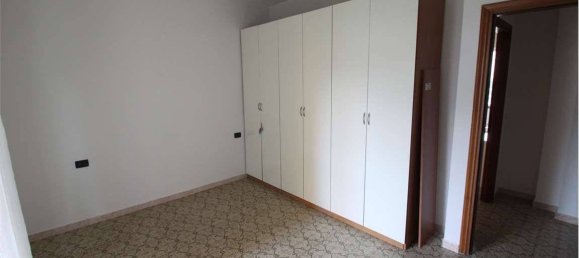 Apartamento de 2 dormitorios en Como, Italy No. 53048 9