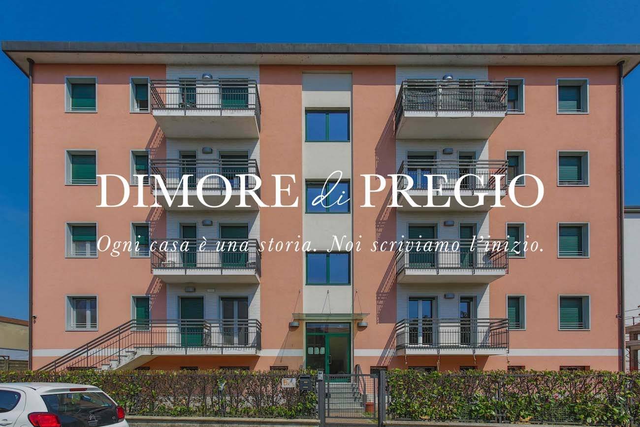 5 rooms Building in San Giuliano Milanese, Italy No. 295745
