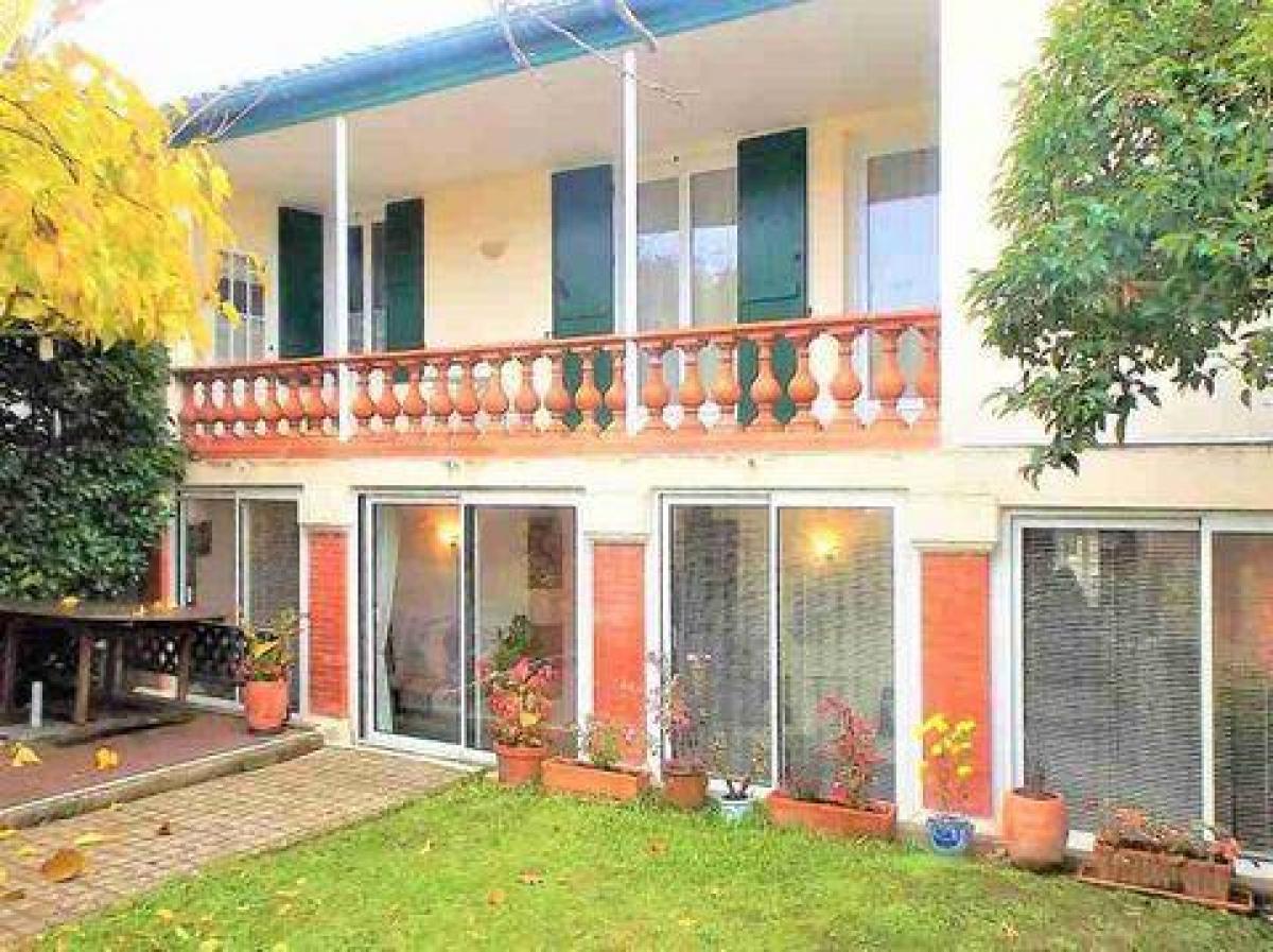 4 bedrooms House in Fleurance, France No. 25352