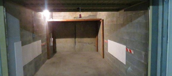 14m² Garage in Marseille, France No. 331229 2
