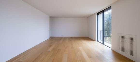 3 bedrooms Apartment in Porto, Portugal No. 44425 9