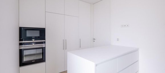 3 bedrooms Apartment in Porto, Portugal No. 44425 7