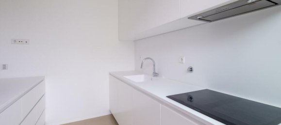 3 bedrooms Apartment in Porto, Portugal No. 44425 8