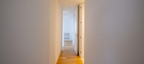 3 bedrooms Apartment in Porto, Portugal No. 44425 5