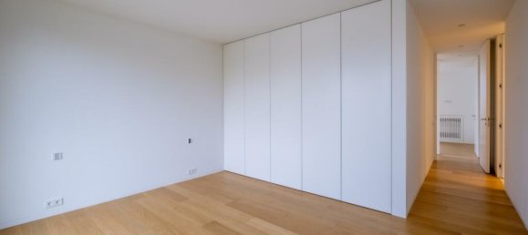 3 bedrooms Apartment in Porto, Portugal No. 44425 3