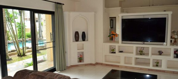 2 bedrooms Condo in Pattaya, Thailand No. 1266 4