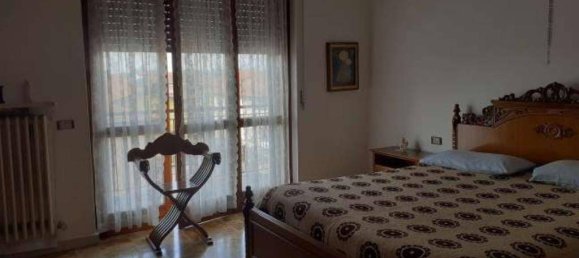 Apartamento de 4 dormitorios en Urgnano, Italy No. 8170 16