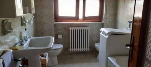 Apartamento de 4 dormitorios en Urgnano, Italy No. 8170 11