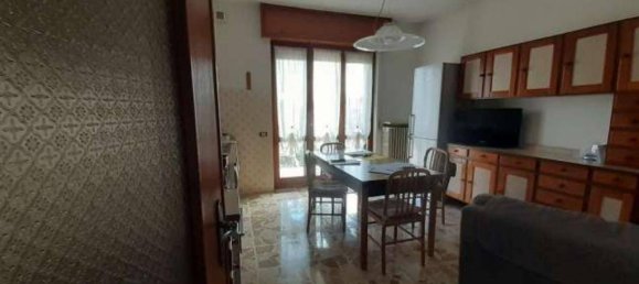 Apartamento de 4 dormitorios en Urgnano, Italy No. 8170 7
