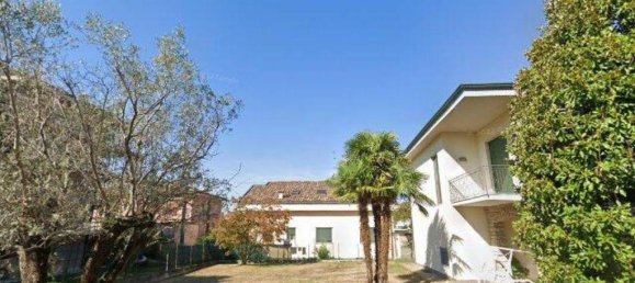 Apartamento de 4 dormitorios en Urgnano, Italy No. 8170 15