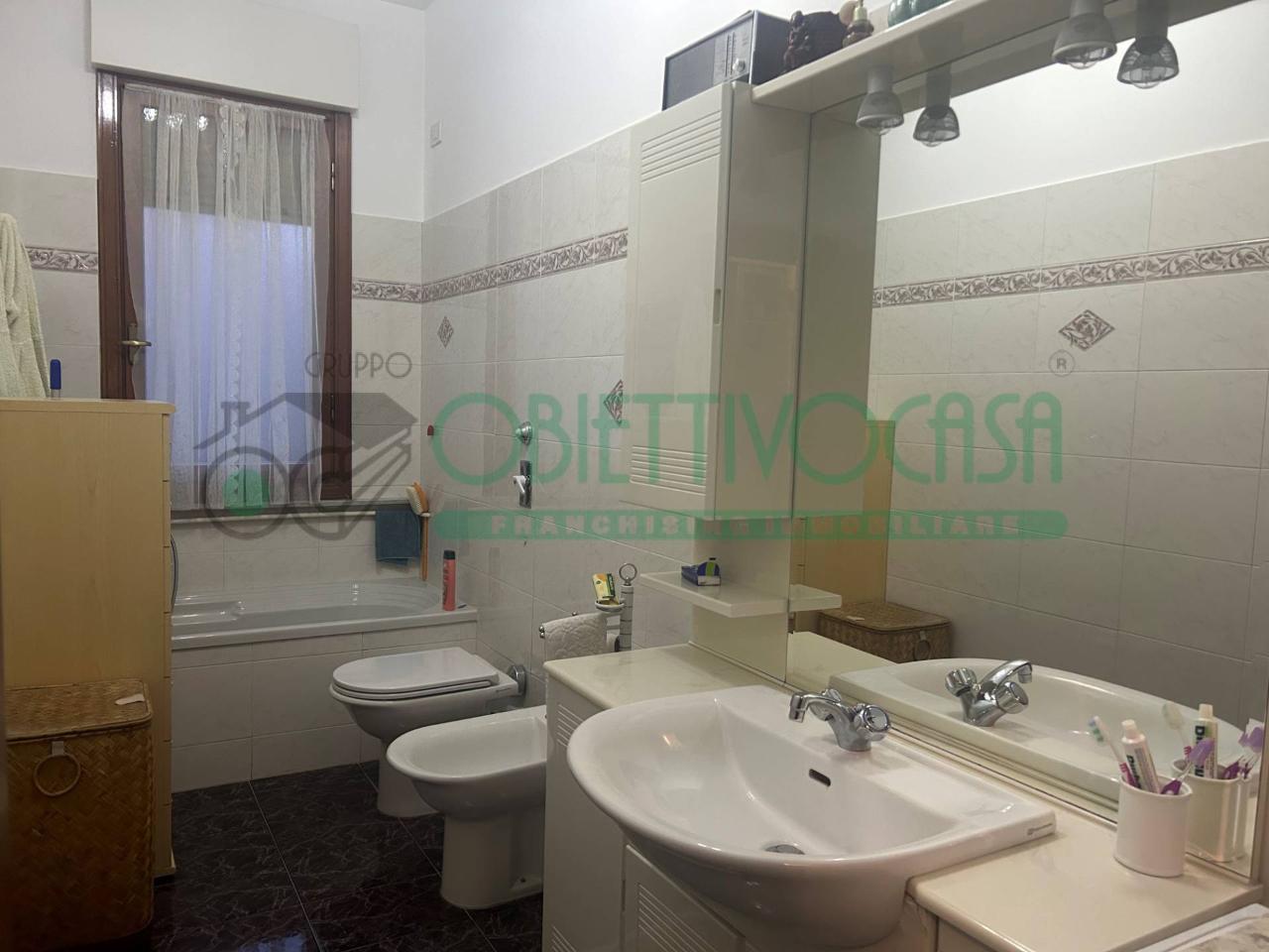 Apartamento de 3 habitaciónes en Corsico, Italy No. 108044