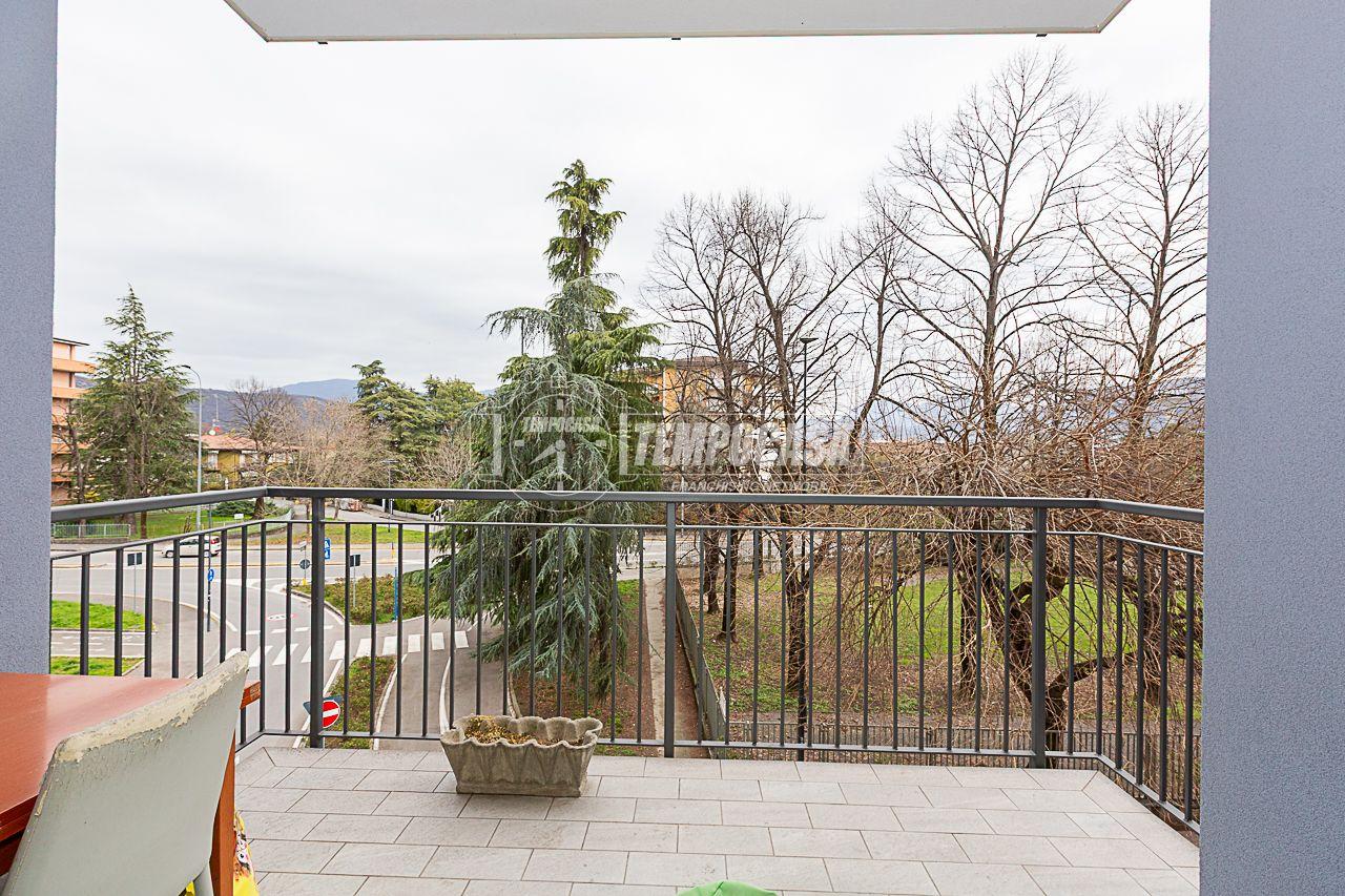 3غرفة شقة في Brescia, Italy رقم 14821