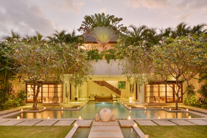 4 chambres villa à louer à Seminyak, Badung, Bali, Indonesia № 2931