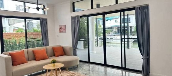 4 bedrooms House in Pattaya, Thailand No. 70237 4