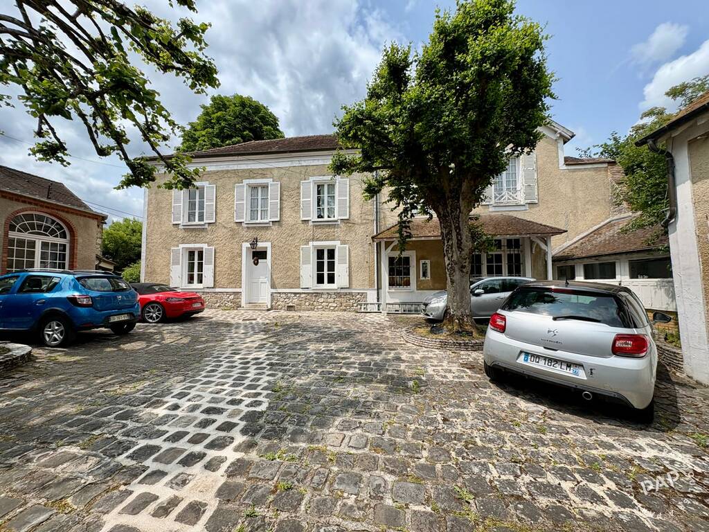 5 bedrooms House in Bois-le-Roi, France No. 356800