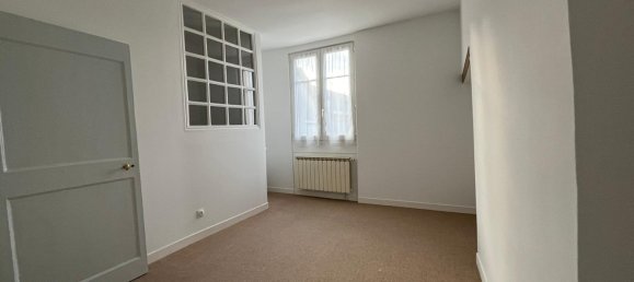1 bedroom Apartment in Bourges, France No. 79093 3