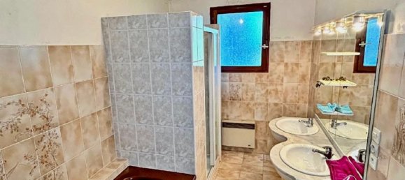 5 bedrooms House in Pruniers, France No. 215937 7